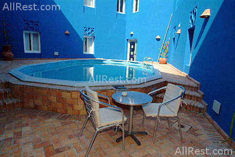 Turtles Inn Dive Club & Hotel 10
